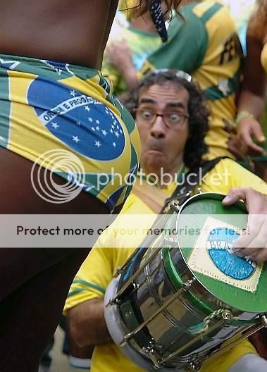 Brazillian_Soccer_Fans3b387f.jpg