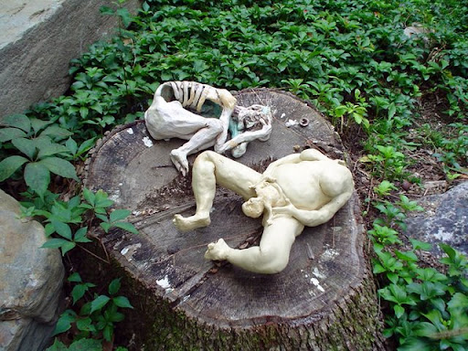 20-strange-sculptures-pI-disturbing-sculpture.jpg